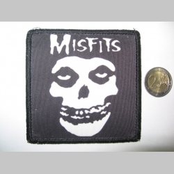 Misfits ofsetová nášivka po krajoch obšívaná  cca. 9x9cm